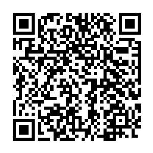 又看看身穿东厂司房衣服的霍重楼和外路打扮看上去像个商贾的权正银二维码生成