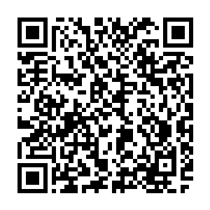 取而代之的则是秦方的双手手指……就像是六脉神剑那样传说中的绝技一样的二维码生成