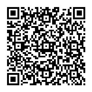 只见赵半仙正幸灾乐祸的取出事先准备好的红绳和红烛之类的东西然后放在另外一个小包里二维码生成