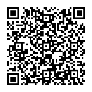 可是他们的动作却是硬生生的顿住了……因为秦方……也就是他们眼中的那个哑巴二维码生成
