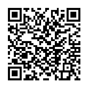 可这时候他也是忍不住摆出了一副不情不愿的样子二维码生成