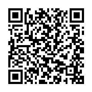 同样毫不客气的只是保险杠轻轻擦挂就把车头又跨骑到轿车头上二维码生成