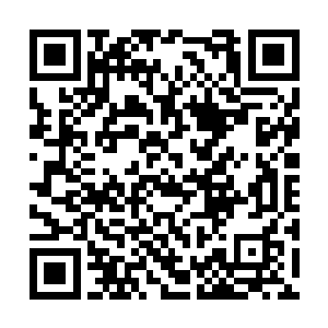 后来又入读经济管理学院进行专业的英式管家培训二维码生成