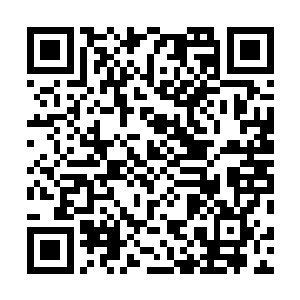 周身的那股冷漠之气在这样的俊美下都可以被忽略到一边二维码生成