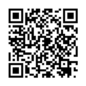 和翠玉样儿的玉皮蛊相互环绕着飞行二维码生成