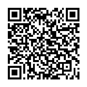 咕仔坐在澹台璃身边正在催动拨浪鼓内灵力为我疗伤二维码生成