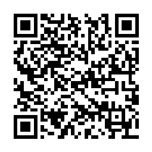 咬牙从自己的私人住宅搬了一些古玩到店里撑门面二维码生成