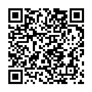 咻的出现在那因为咒术印记被破而受到了反噬的魔人身后二维码生成