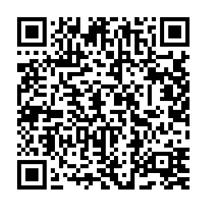 喧闹的贵宾室一楼大厅从之前的喧哗变得一根针掉在地上都能听见二维码生成