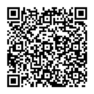 嘴里叼着牙棍的云峥不用抬头就能看见城头那面呼啦啦翻飞的大旗上出现了几个大字二维码生成