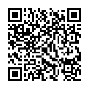 在万国荣还没有完全认定他是个没出息的孩子之前二维码生成