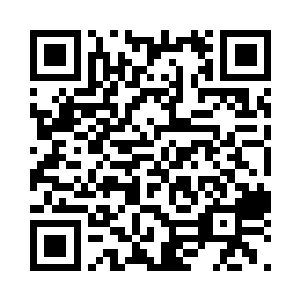 在对方的后衣领上结结实实的抓了满把二维码生成