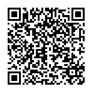 在斩断了路西法的左手之后终于重重斩在了路西法那血肉模糊的头颅之上二维码生成