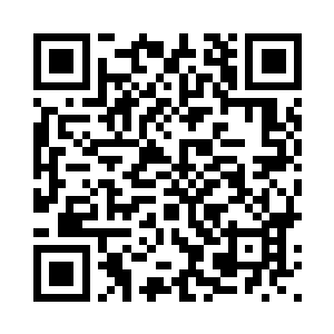 在狗吠声和谷仓门口众人的注目中二维码生成