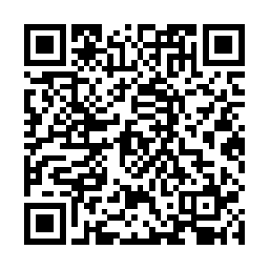 在离我不远处的一个小咖啡厅里发现了一个熟悉的身影二维码生成