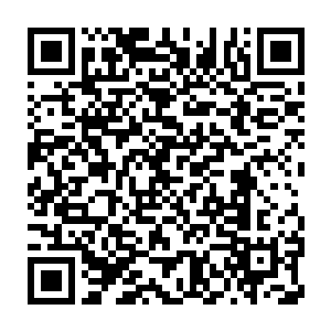 在距离戈尔三米距离载有王九九厉倾城两女的车子五米距离的位置二维码生成