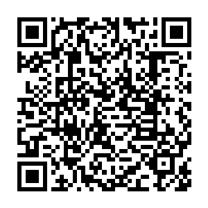 在这种人来人往的环境下做事的小厮们都会练就一双极为出色的眼力二维码生成