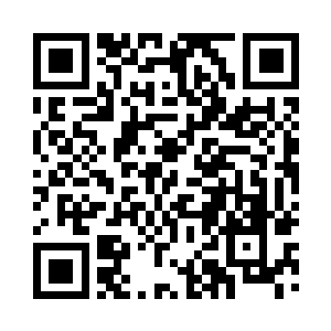 地上一块跟柜子差不多大小的白绒绒的灰二维码生成