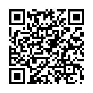 垂下眼皮儿一眨不眨地盯看着自己脚下的靴子二维码生成