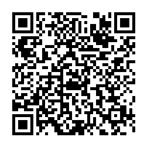 大包围圈外的还懵懵懂懂用眼睛搜寻着上面男人喊着的王心莉究竟是谁二维码生成