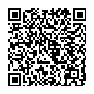 大概也就是墨蓝色的天鹅绒上洒满了大小不一的璀璨钻石这样现实的说法二维码生成