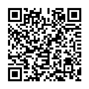 好像为了报答孟静妍特地买了车票来看他怎样也要值回票价似的二维码生成