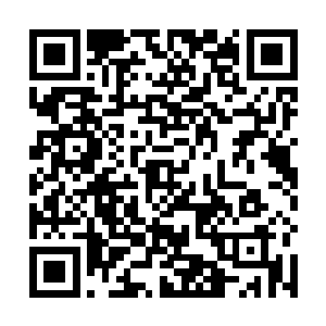 威廉的人也已经掩护着威廉撤退到了另外一边的楼梯口二维码生成