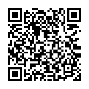 娱乐杂志报刊几乎每期都有他和嫩模女明星的绯闻二维码生成