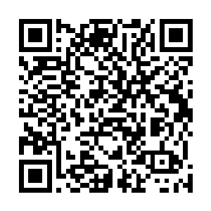 守在酒吧门口的几名男子也将注意力集中到了白振东身上二维码生成