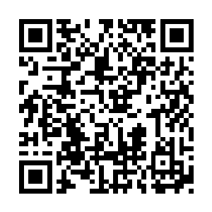 安小诺目送他走出校门跨上一辆摩托车扬长而去二维码生成