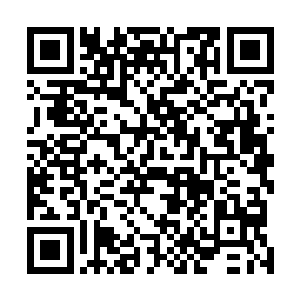 完全没发现刚刚跟他说话人已经不是之前进去的那个人了二维码生成