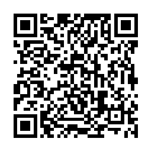 宝镜已经找到了刊登她和霍承泽绯闻照片的八卦小报二维码生成