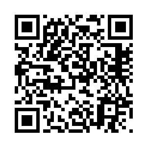 家家店铺门前全挂上一模一样的灯盏二维码生成