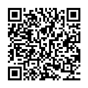 就好比我们小时候喜欢像走平衡木一样踩着马路牙子的边缘行走二维码生成