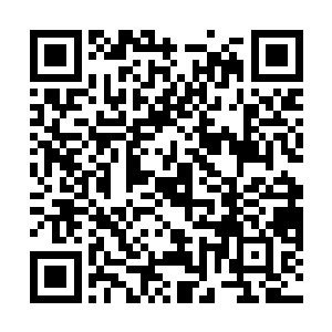 就立刻随着安吉拉走进了珠宝店后面的工作室里去……二维码生成