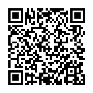 就连他自己都没有察觉到他的视线无意识地开始往下低垂二维码生成