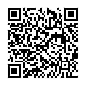 尴尬中的夏云杰想推开杨肖枚却又舍不得也不忍心二维码生成