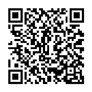 工作日上下午甚至可以说是门可罗雀的电影院门口排起了长龙二维码生成