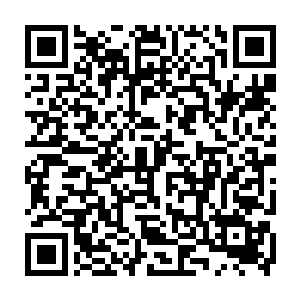 已经可以透过门缝看到里面的那一头墨蜈猛然喷射出来了大团大团的金色毒液二维码生成