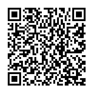 已经带着几名得力干警到了二楼666包厢门口的金州市西埠区公安局副局长刘少峰二维码生成