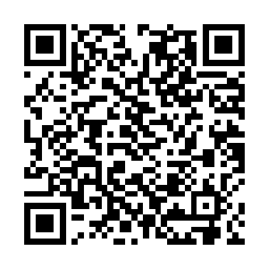 巴克和古丽莎明显的亚裔中东长相让他们不在黑名单中二维码生成