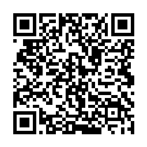 师公说着开始先是在唐晓柔的膝盖位置揉捏了一会儿二维码生成