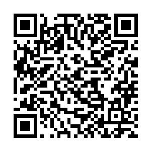 年轻爸爸现在就好像落水者抓住了最后一根稻草似的二维码生成