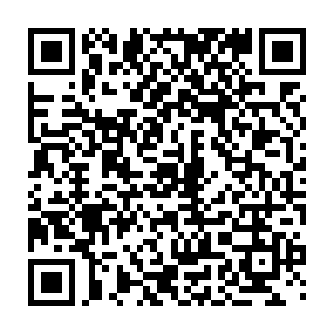 年轻男子第一次脸上没有了先前那种一切都掌握在手上的胸有成竹的笑容二维码生成
