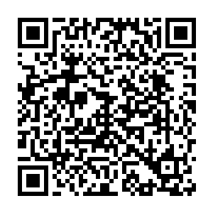 并且顺走了一支笔和一张纸……看样子高大男子对他的劝告还是效的二维码生成