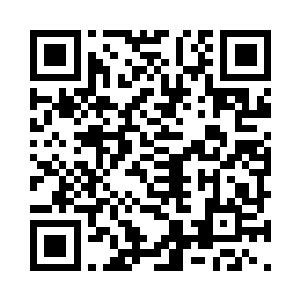 张华接到秦宇的电话已经在闭馆门口等待了二维码生成