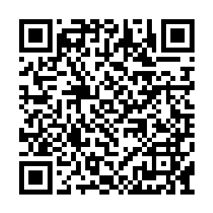张红旗也是找了一个机会站在了丁羽的身边位置二维码生成