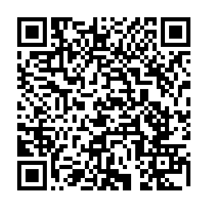 张铁和伊万他们自然而然的坐到今天白天遇到的布尔曼那几个青年所在的圈子中二维码生成