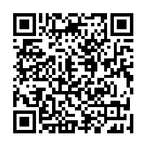 张铁看到的是神庙大殿尽头的一尊巨大的神像和一个祭台二维码生成