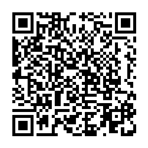 当中国的环卫工人已经开始在天光未亮的时候就出现在街道上开始一天的工作二维码生成